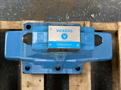 New | in-Stock VICKERS DG5V-10 Solenoid Valves Ohio US | Surplus Asset Holdings #1226323