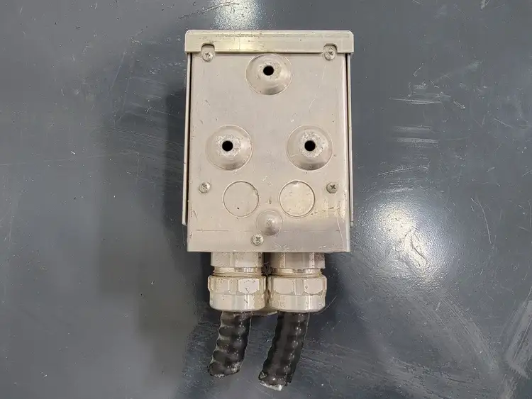 Used PASS & SEYMOUR 7833-MD Switchgears British Columbia CA | Lenmark #243432