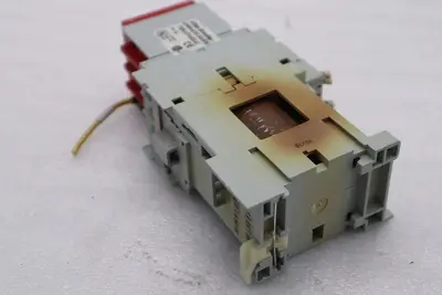 ALLEN BRADLEY 700-CF310Z* SER. A RELAY COIL WITH AB 100S-F SER. B STOCK L-481-C