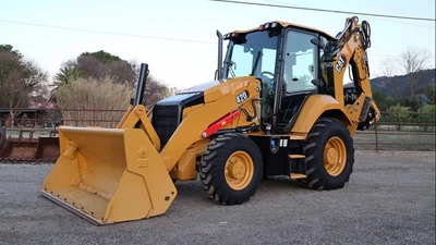 USED 2024 Caterpillar 420