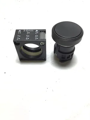 Siemens 3SB3 000-0AA11 Push Button Black Momentary 1-4/3-6mm (Lot of 9)