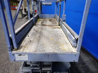 Mayville Engineering Co 800 Lbs Scissor Lift