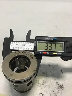 USED VICKERS 25-D10-30
