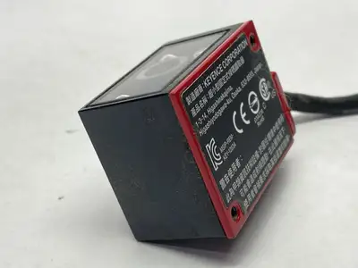 USED KEYENCE FIXED-TYPE ULTRA-COMPACT CODE READER, MIDDLE RANGE CUT CABLE
