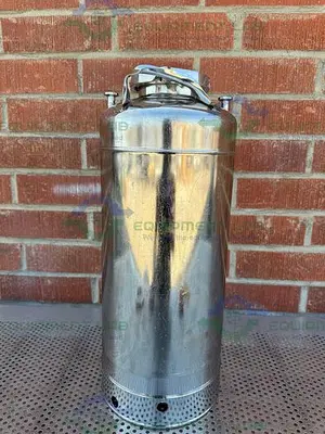 USED ALLOY PRODUCTS 15 LITER STAINLESS STEEL VESSEL 125 PSI W/ 4.5" OPENING