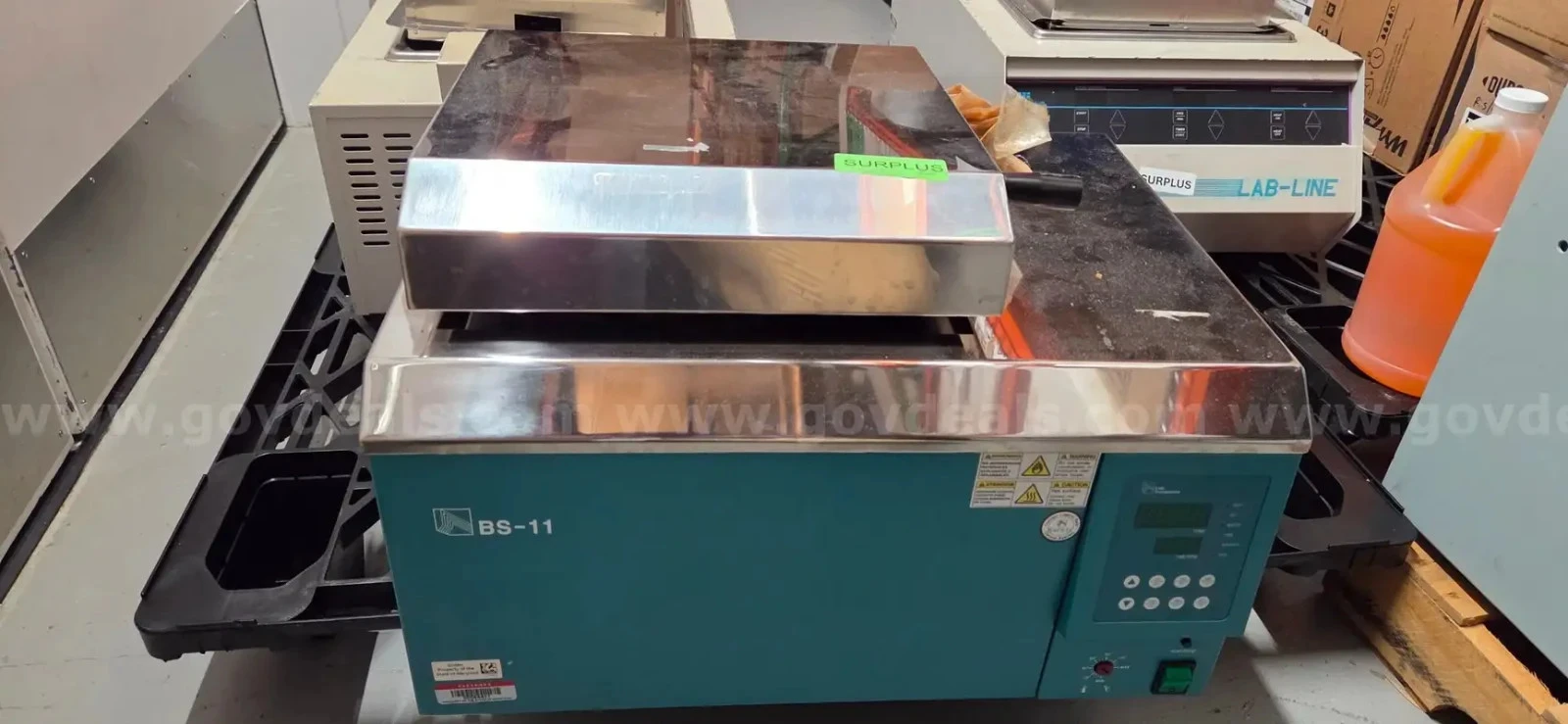 Used Bio-Rad UNIVERSAL HOOD II Lab Water Baths Delaware US | United Machine Co. #1563876