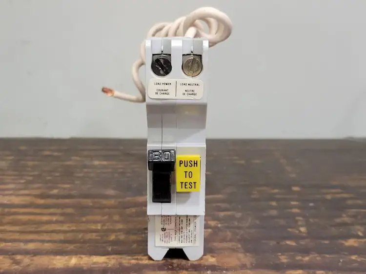Used FEDERAL PIONEER NAGF30 Switchgears British Columbia CA | Lenmark #242231
