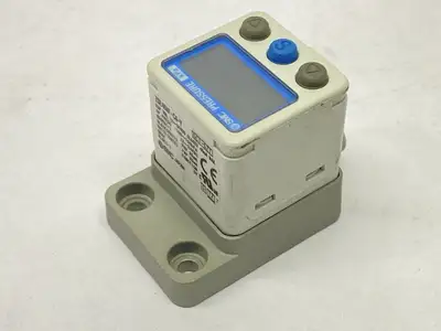 ZSE40AF-C4-V | SMC  Digital High Precision Vacuum Switch 12-24VDC w/ Bracket - Used