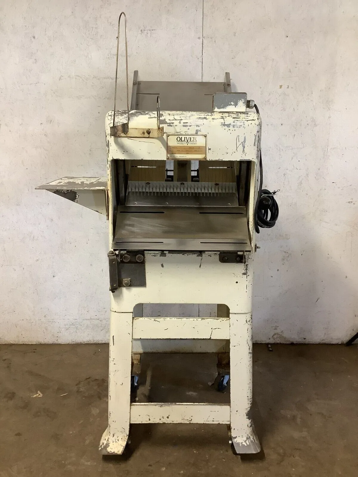 152-0546 Oliver 797 Bread Slicer