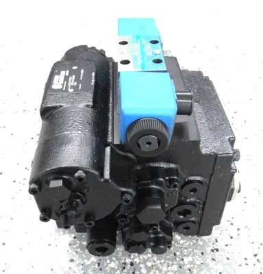 NEW SAUER DANFOSS 4282867 HYDROSTATIC PUMP AX130290001 42R28-CF2NN75J
