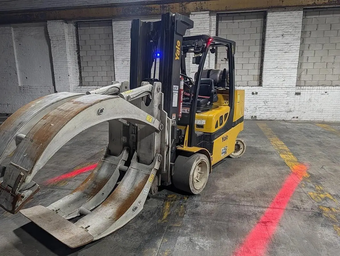 12,000 POUND YALE GLC120VX FORKLIFT TRUCK WITH 84" CASCADE CLAMP 4,500 HOURS