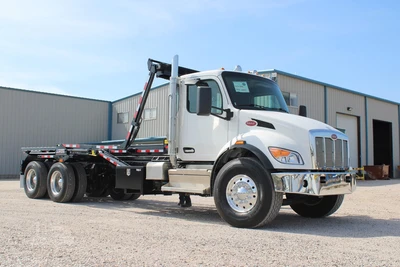 New | in-Stock 2027 PETERBILT 548 Rolloff Trucks Texas US | Roll Off Truck World #1492015