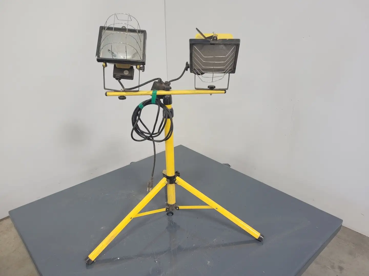 4G27/E159429 Tripod Work Light