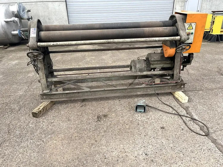Used BOMBLED PARIS 2050 X 4 MM Angle Bending Rolls | Apt International N.V #365012