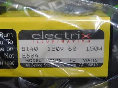 Electrix Illumination 8140 Yellow Dock Light with HL Shade New