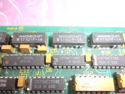 USED Universal Instruments mm Qd Dac Asm