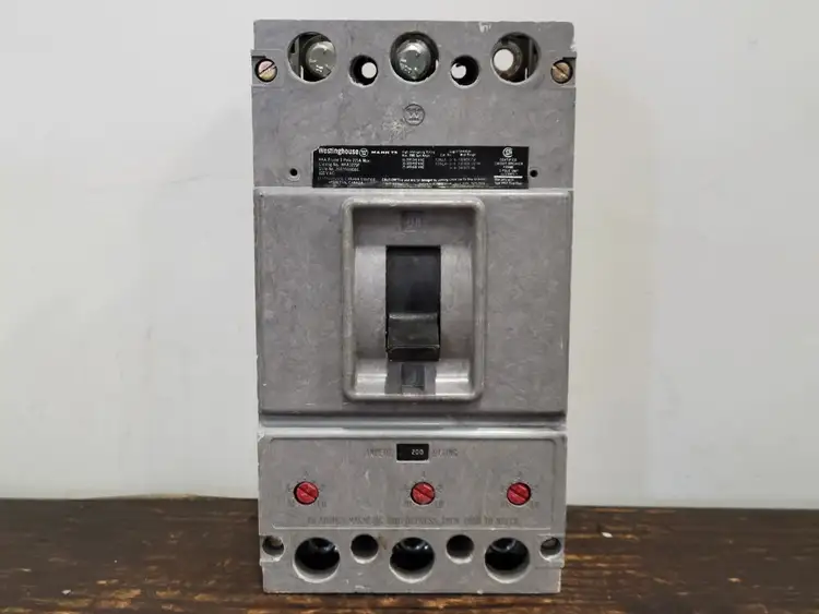 Used WESTINGHOUSE HKA3225F Switchgears British Columbia CA | Lenmark #242401
