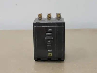 NEW SQUARE D QOB330