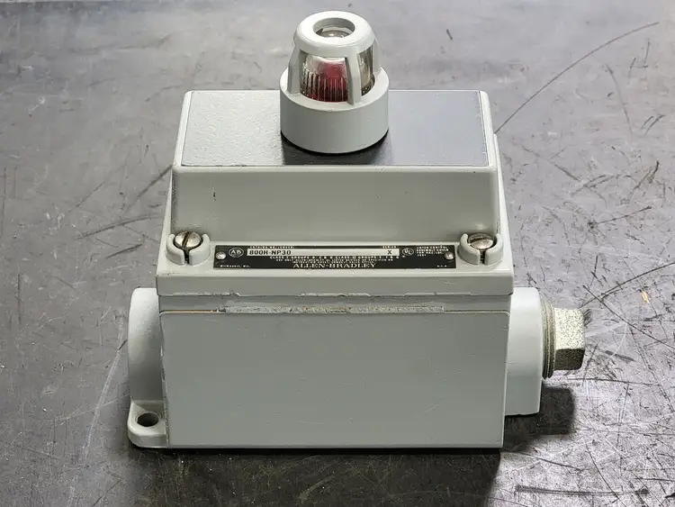 Used ALLEN-BRADLEY 800H-2HAP7P Switchgears British Columbia CA | Lenmark #241152