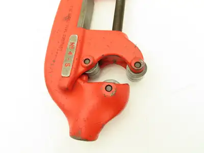 Ridgid 4-S Heavy Duty Pipe Cutter 2"-4" Capacity Accepts Extension for 2 Man Use