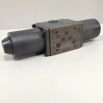USED REXROTH 4WE10Q11/LG24NZ4