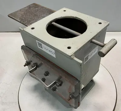 USED METAL FABRICATOR NO MODEL / NO TAG