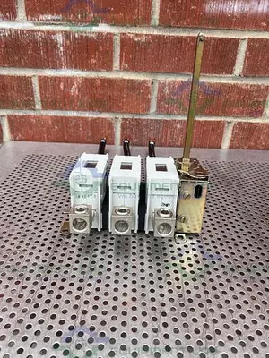 USED ABB OETL-NF200A DISCONNECT SWITCH W/ FERRAZ SHAWMUT 69133 DISTRIBUTION BLOCK