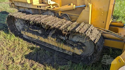 USED 1985 DEERE 450E