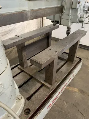 4' X 11" CARLTON 1A RADIAL ARM DRILL. STOCK # 0850023.