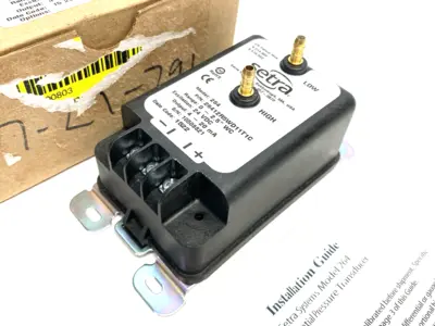USED SETRA DIFFERENTIAL PRESSURE TRANSMITTER 0-2.5" WC RANGE