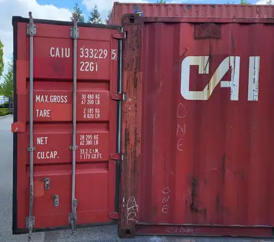 20 ft Standard Shipping Container w/ Small Hole in floor - CAIU3332295