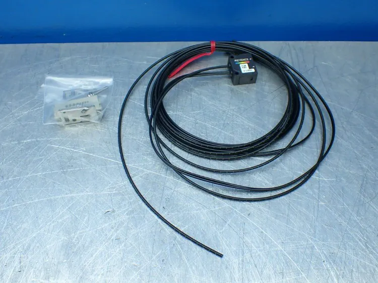 New | in-Stock KEYENCE CZH32 Sensors | HGR 24 #752444