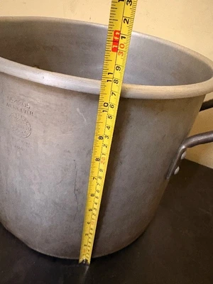 cooking pot