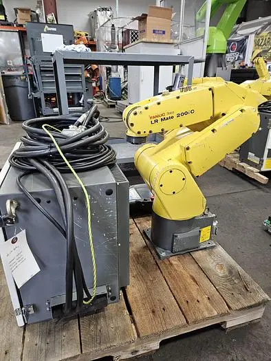 Used 2011 FANUC LR MATE 200IC Robots Ohio US | Six Axis Solutions #397803