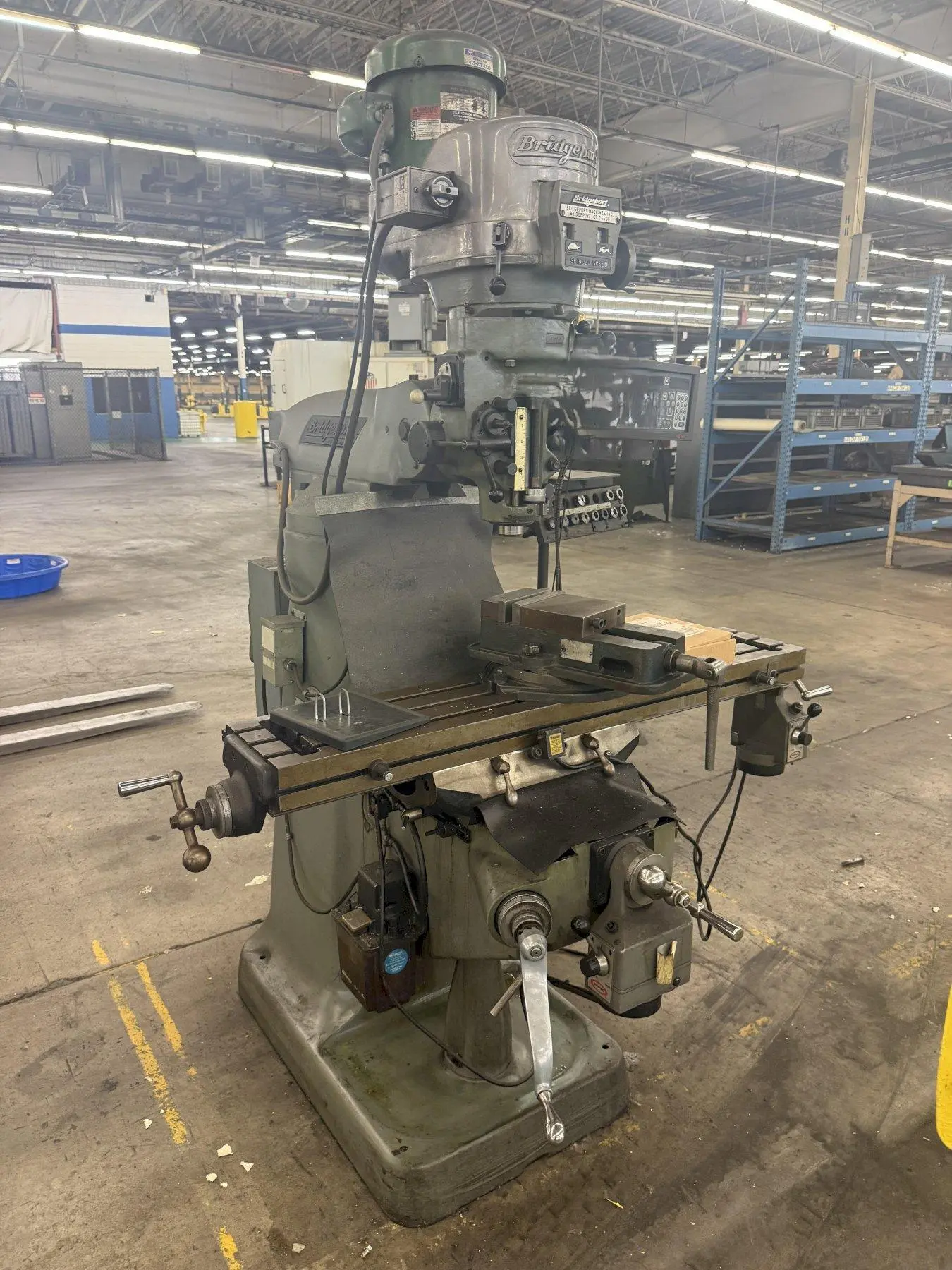 2 HP BRIDGEPORT SERIES I VERTICAL RAM TYPE KNEE MILL, WITH DRO & POWER FEEDS: YOBRO #25294