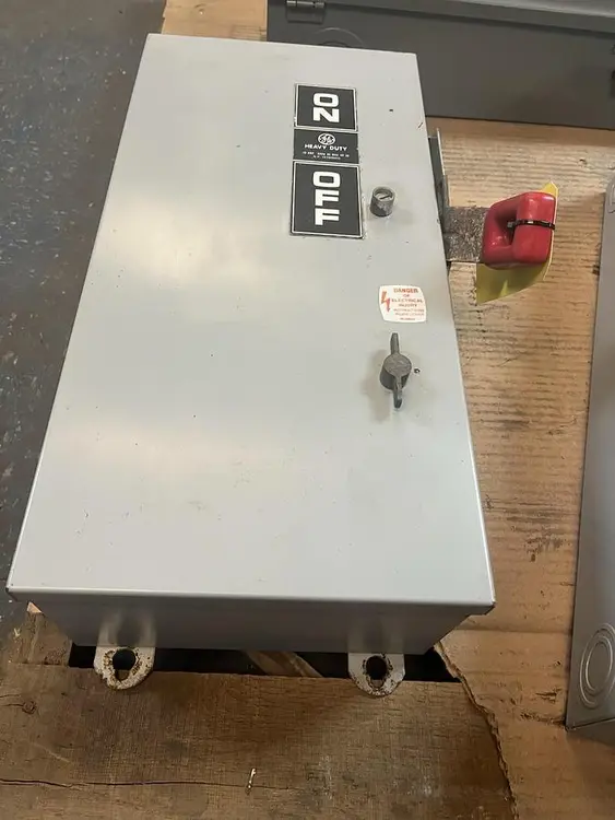 New | in-Stock GE THN3361M Switchgears Ohio US | Surplus Asset Holdings #1547694