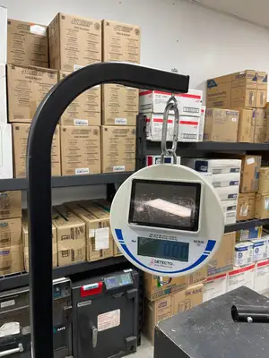 Used Cardinal Detecto Used Detecto SCS30 Digital Solar Hanging Scale 30lb Capacity with Stand Food Scales Illinois US | Falcon Restaurant Supply #1376164