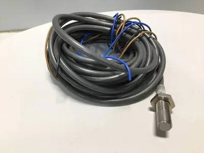 USED OMRON E2E-X1R5E1