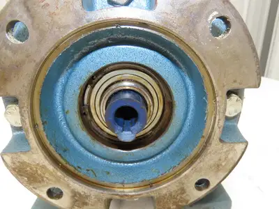 David Brown Radicon Series M Inline Helical Gearbox 27.5:1 Ratio 64rpm 56C/140TC