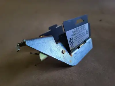 NEW SQUARE D EK3001