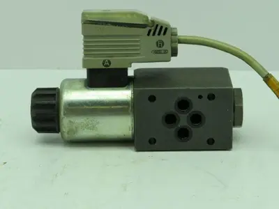 Moog X820-21PA-001N01 Hydraulic Valve 24V