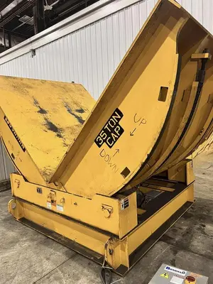 USED 2015 BUSHMAN M9604
