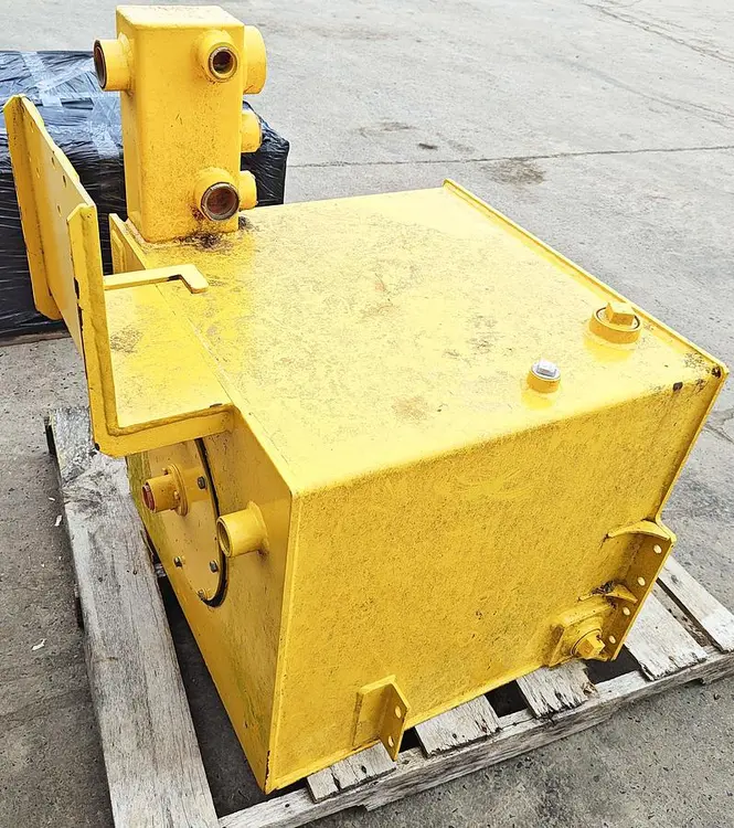 Used ATLAS COPCO T4 HYDRAULIC RESERVOIR TANK Parts (Hydraulics and Pneumatics) Pennsylvania US | East West Machinery & Drilling #1417707