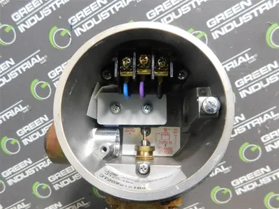 United Electric J120-194 Pressure Switch 15A 480VAC 2000 PSI MWP Used