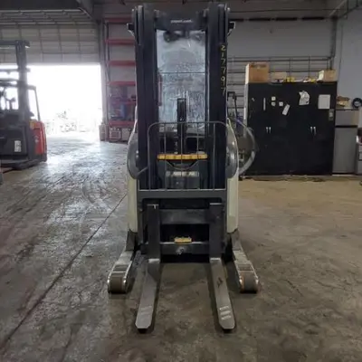 USED 2016 CROWN RR5725-45