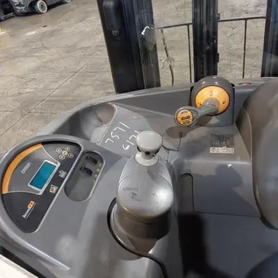 USED 2017 CROWN RR5725-45