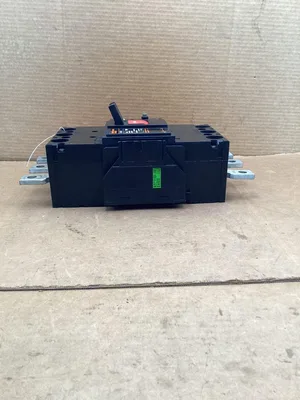Fuji Electric 350A Earth Leakage Plastic Case Circuit Breaker SG403R