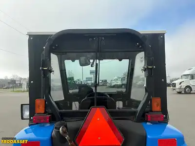 USED 2002 NEW HOLLAND TC40 TRACTOR