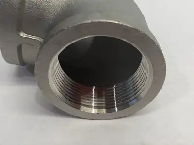 4464K942 | Stainless Steel Threaded Pipe Fitting, 2-1/2" Low-Press. Elbow Reducer - New – Open box
