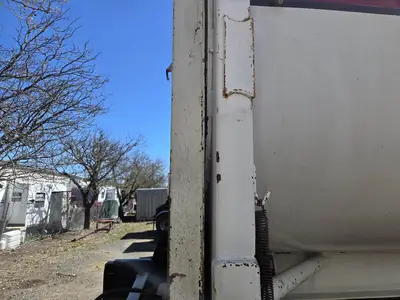 USED 2015 PETERBILT 579